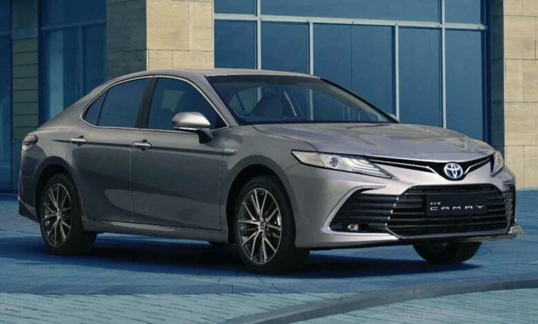 Hybrid sedans