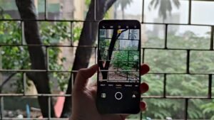 Camera smartphones under 30000