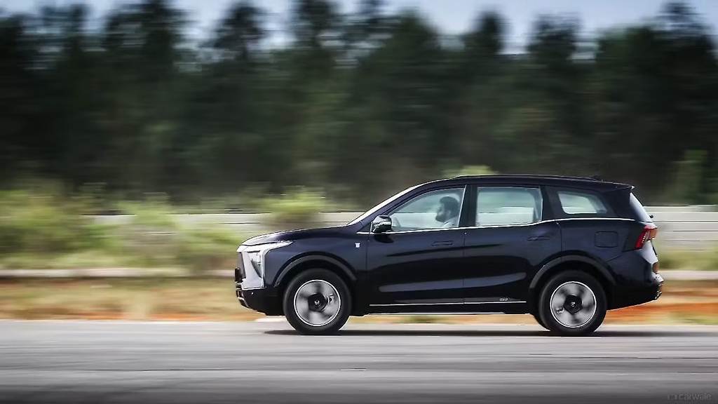 Mahindra xuv 7xo features