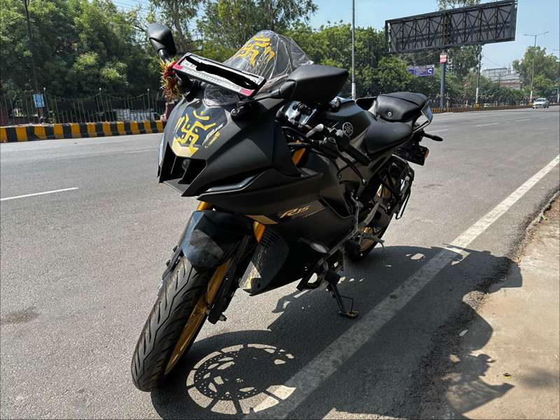 Yamaha r15 special discount offer